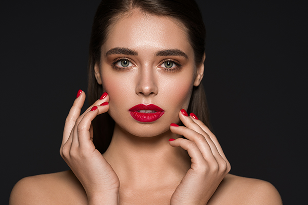 Escoge la forma de uñas más favorecedora según tus dedos