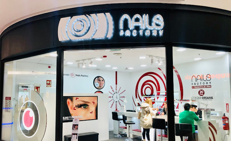 Manicura ‘squiggle’ la infalible moda entre las influencers
