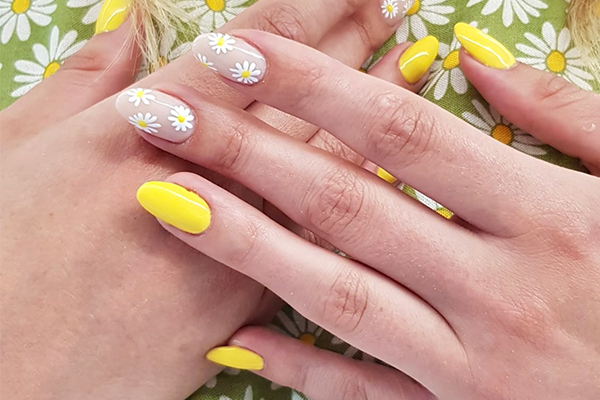 Qué color de uñas se usa en la primavera