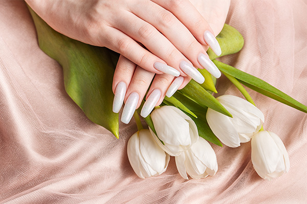 Uñas nacaradas luce la última tendencia en manicura