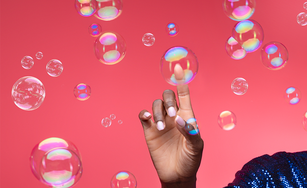 Uñas Bubble French atrévete con esta nueva manicura viral
